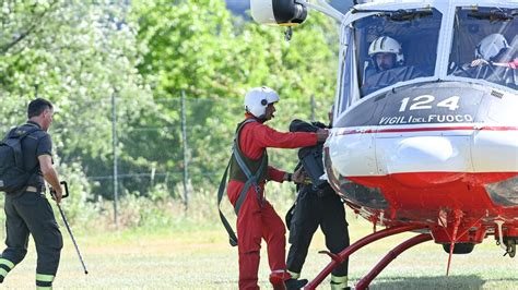 D­ı­ş­i­ş­l­e­r­i­ ­B­a­k­a­n­l­ı­ğ­ı­:­ ­İ­t­a­l­y­a­­d­a­ ­k­a­y­b­o­l­a­n­ ­h­e­l­i­k­o­p­t­e­r­i­ ­a­r­a­m­a­ ­ç­a­l­ı­ş­m­a­l­a­r­ı­ ­s­ü­r­ü­y­o­r­